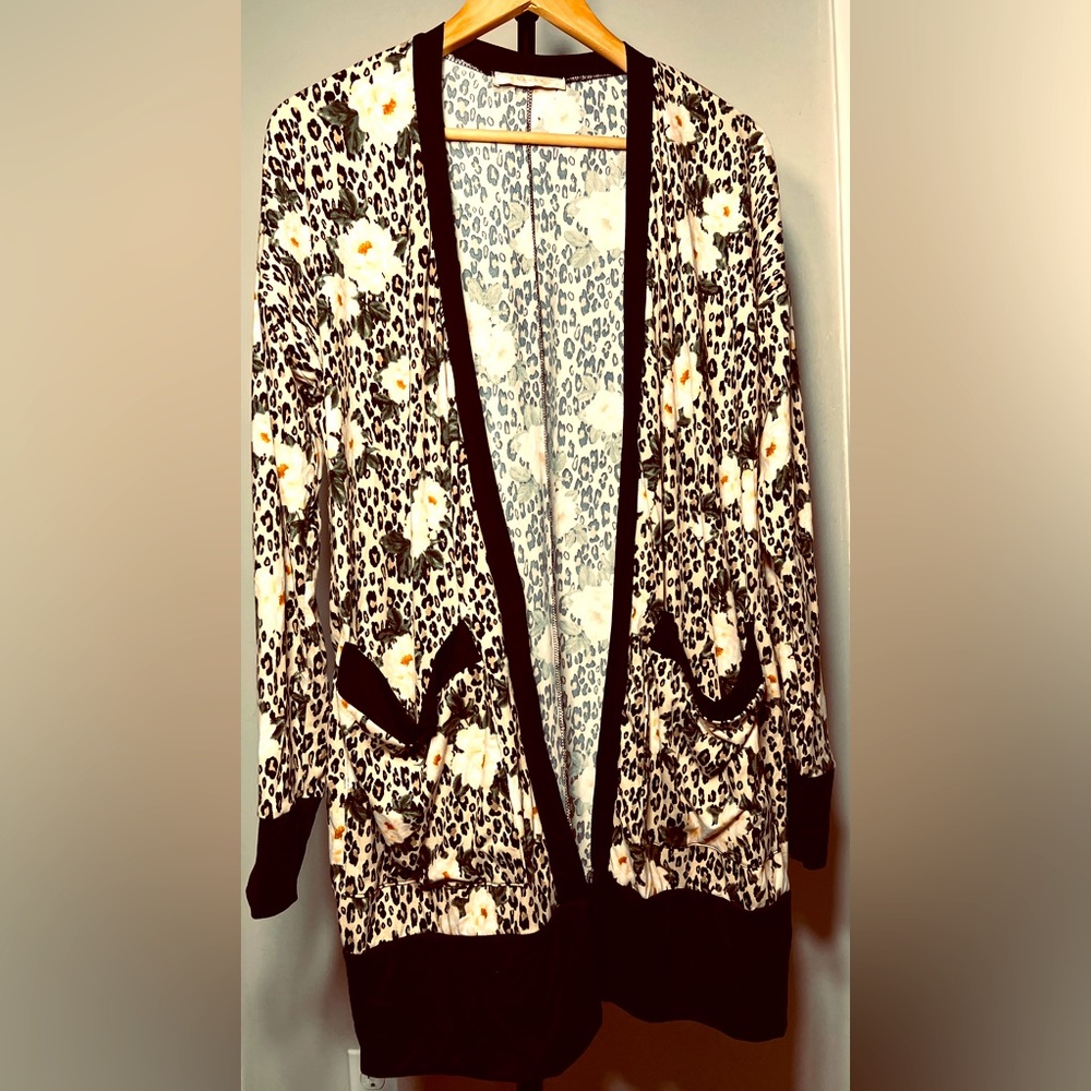 Eldridge Cheetah/ Floral Print Long Sleeve Cardigan Size M